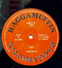 Cargar imagen en el visor de la galería, Black Dread – Hold Tight
