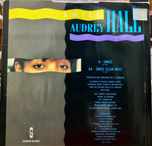 Cargar imagen en el visor de la galería, Audrey Hall – Smile
