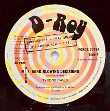 Cargar imagen en el visor de la galería, Tyrone David / D-Roy Band – Mind Blowing Decisions / Trenchtown Skank
