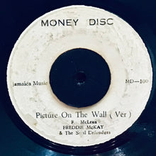 Cargar imagen en el visor de la galería, Freddie McKay &amp; The Soul Defenders – Picture On The Wall
