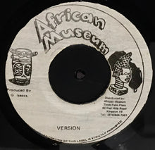 Cargar imagen en el visor de la galería, Gregory Isaacs – Lead You To The Land
