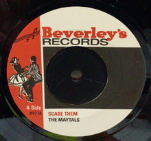 Cargar imagen en el visor de la galería, The Maytals – Scare Him / Sweet &amp; Dandy
