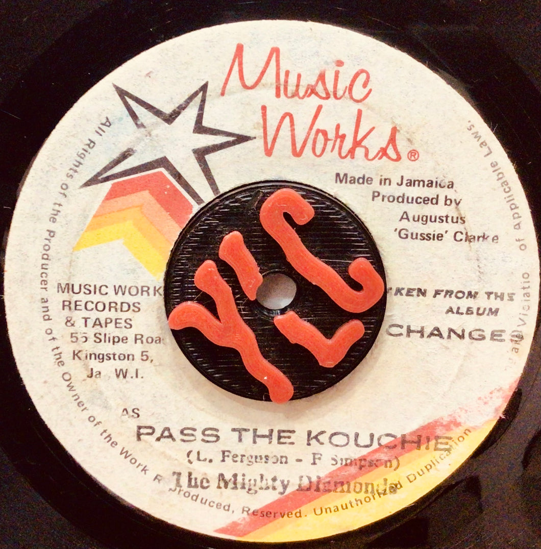 The Mighty Diamonds – Pass The Kouchie