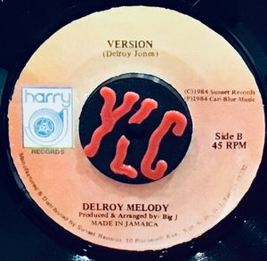 Delory Melody– Bus Shot