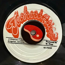 Cargar imagen en el visor de la galería, Tenor Saw – Ring The Alarm
