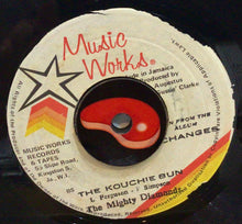 Cargar imagen en el visor de la galería, The Mighty Diamonds – Pass The Kouchie
