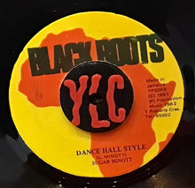 Cargar imagen en el visor de la galería, Sugar Minott, Black Roots Players – Dance Hall Style
