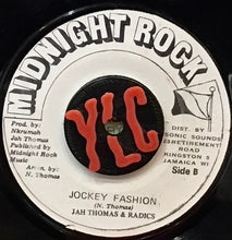 Cargar imagen en el visor de la galería, Jah Thomas &amp; The Radics – Shoulder Move
