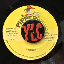 Cargar imagen en el visor de la galería, Joseph Stepper, Tweetie Bird – Love How You Look
