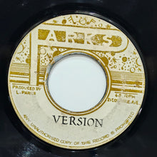 Cargar imagen en el visor de la galería, Lloyd Parks – Officially
