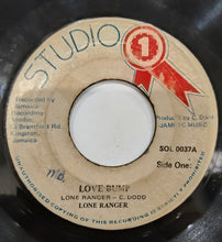 Cargar imagen en el visor de la galería, Lone Ranger – Love Bump
