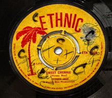 Cargar imagen en el visor de la galería, Honey Boy – Sweet Cherrie
