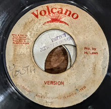 Cargar imagen en el visor de la galería, Eek A Mouse – Wa Do Dem
