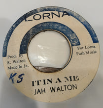 Cargar imagen en el visor de la galería, Jah Walton – It In A Me

