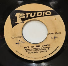 Cargar imagen en el visor de la galería, Papa Mitchigan &amp; General Smiley – Nice Up The Dance
