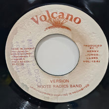 Cargar imagen en el visor de la galería, John Holt – Sweetie Come Brush
