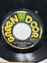 Cargar imagen en el visor de la galería, The Charmers / The Conscious Minds – One Big Unhappy Family / Africa Is Paradise
