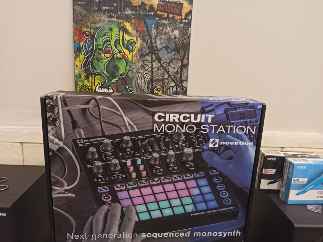 Circuit Mono Station Novation Sintetizador Analógico