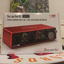 Cargar imagen en el visor de la galería, INTERFAZ DE AUDIO SCARLETT 2I2 3RA GENERACIÓN FOCUSRITE
