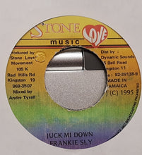 Cargar imagen en el visor de la galería, J. Laws &amp; W. Powell/Frankie Sly - Gunman Rythm/Juck Mi Down
