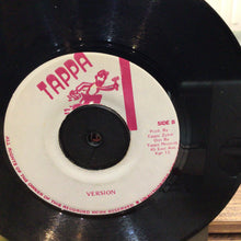 Cargar imagen en el visor de la galería, Steve Harper – Hard To Resist

