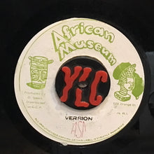 Cargar imagen en el visor de la galería, Gregory Isaacs – Love Light
