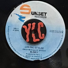 Cargar imagen en el visor de la galería, Blinky– Loving Stylee
