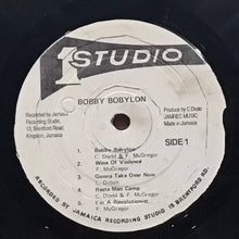 Cargar imagen en el visor de la galería, Freddie McGregor – Bobby Bobylon (sin portada )
