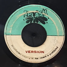 Cargar imagen en el visor de la galería, B.B. Seaton / The Now Generation – Lean On Me / Version
