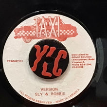 Cargar imagen en el visor de la galería, Dennis Brown – Hold On To What You Got
