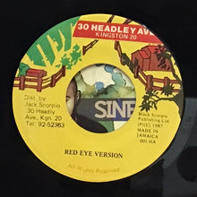 Cargar imagen en el visor de la galería, Conrad Crystal – Red Eye
