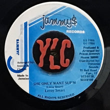 Cargar imagen en el visor de la galería, Leroy Smart – She Only Want Sup'm
