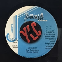 Cargar imagen en el visor de la galería, Bob Livingstone – Give Me The Bomb
