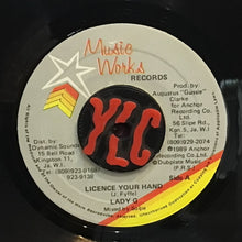 Cargar imagen en el visor de la galería, Lady G – Licence Your Hand
