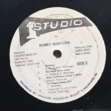 Cargar imagen en el visor de la galería, Freddie McGregor – Bobby Bobylon (sin portada )

