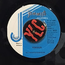 Cargar imagen en el visor de la galería, Johnny P – No Carry No Feelings
