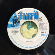 Cargar imagen en el visor de la galería, Frankie Paul – Hungry Belly
